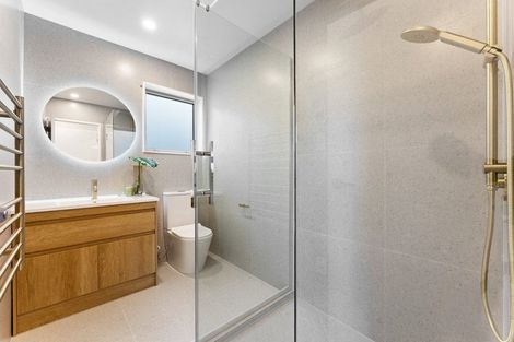 Photo of property in 43 Chamberlain Road, Massey, Auckland, 0614