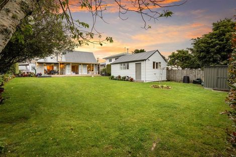 Photo of property in 74 Ferry Parade, Herald Island, Auckland, 0618