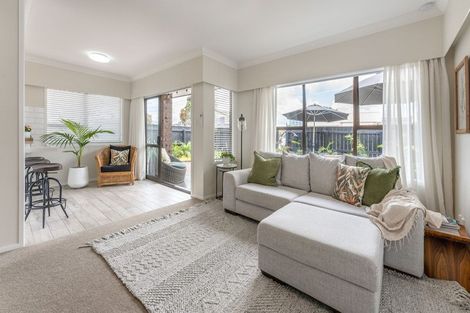 Photo of property in 2a Empire Road, Orewa, 0931