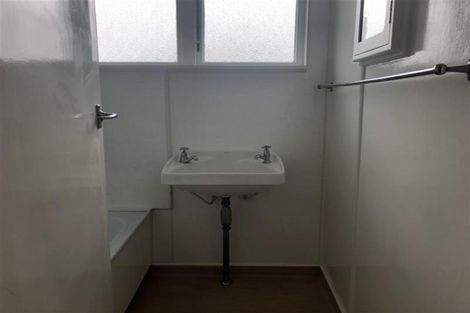 Photo of property in 9 Karaka Street, Merrilands, New Plymouth, 4312