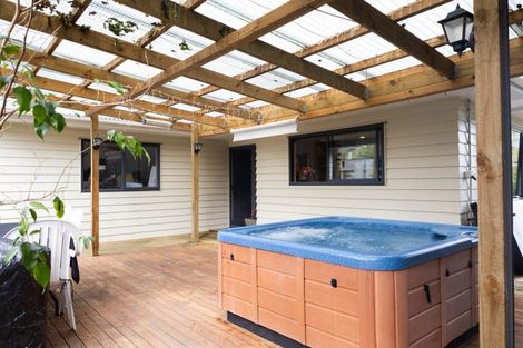 Photo of property in 1a Peel Place, Wainuiomata, Lower Hutt, 5014