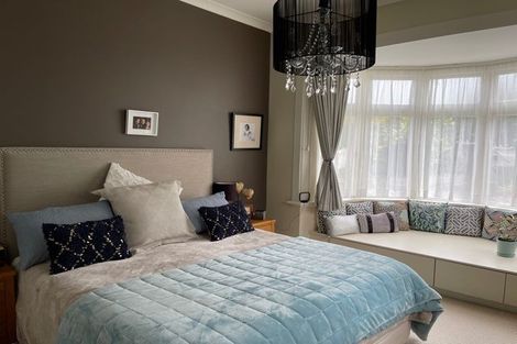 Photo of property in 28 Apu Crescent, Lyall Bay, Wellington, 6022