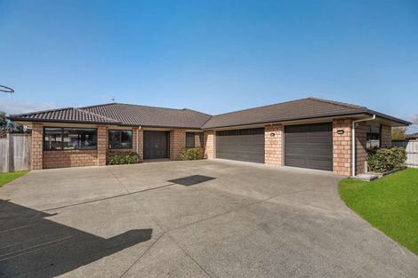 Photo of property in 19 Breaker Grove, Waiuku, 2123