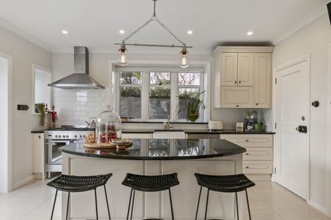 Photo of property in 323 The Terrace, Te Aro, Wellington, 6011