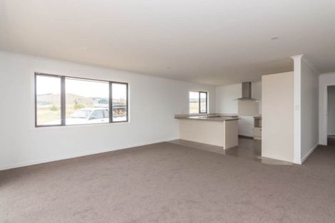 Photo of property in 33 Silicon Way, Fitzherbert, Palmerston North, 4410