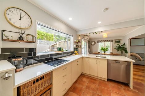 Photo of property in 76 Redwood Avenue, Tawa, Wellington, 5028