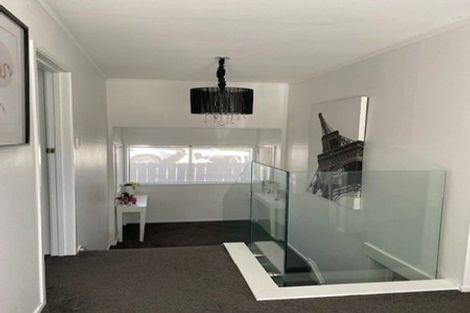 Photo of property in 2/56 Heathcote Road, Castor Bay, Auckland, 0620