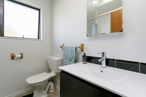 Photo of property in 9 Gladstone Grove, Richmond Heights, Taupo, 3330