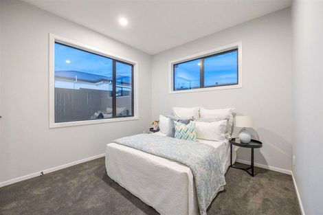 Photo of property in 18 Madden Avenue, Kumeu, 0810