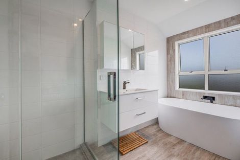 Photo of property in 69 Bluebird Crescent, Unsworth Heights, Auckland, 0632