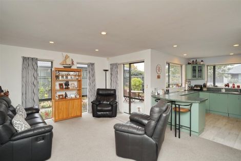 Photo of property in 5 Rue De La Mare, Parklands, Christchurch, 8083