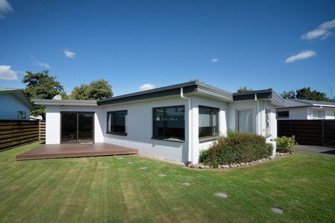 Photo of property in 15 Raglan Avenue, Cloverlea, Palmerston North, 4412