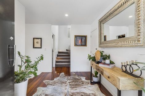 Photo of property in 11a Wernham Place, Northcote, Auckland, 0626