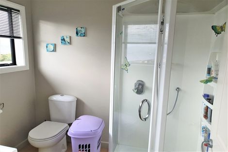 Photo of property in 6 Ormrod Grove, Riverstone Terraces, Upper Hutt, 5018