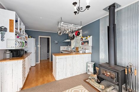 Photo of property in 32 Castle Crescent, Stokes Valley, Lower Hutt, 5019