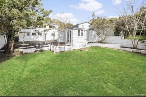 Photo of property in 21 Golf Road, New Lynn, Auckland, 0600