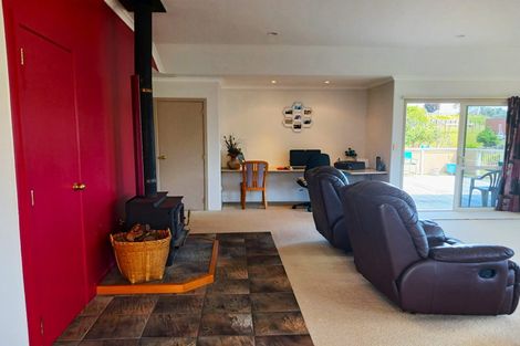 Photo of property in 9/11 Ocean View Road, Cable Bay, 0420