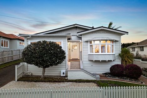 Photo of property in 12 Ngataringa Road, Devonport, Auckland, 0624