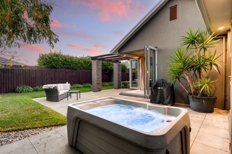 Photo of property in 141 Aston Drive, Waimairi Beach, Christchurch, 8083