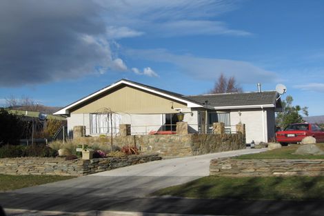 Photo of property in 100 Molyneux Avenue, Cromwell, 9310