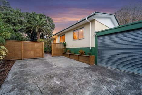 Photo of property in 2/3 Forsythe Place, Massey, Auckland, 0614