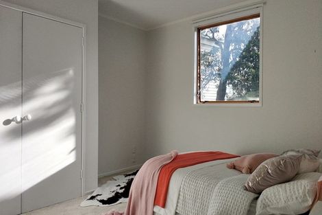 Photo of property in 4 Hollyhock Place, Browns Bay, Auckland, 0630