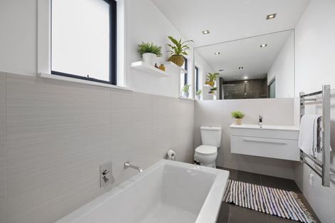 Photo of property in 18 Doralto Road, Frankleigh Park, New Plymouth, 4310