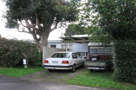 Photo of property in 1 Karaka Grove, Waikanae, 5036