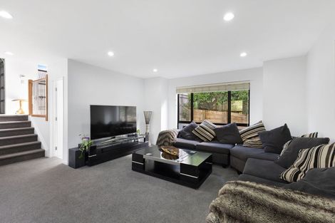 Photo of property in 13 Stubbs Place, Fairview Heights, Auckland, 0632