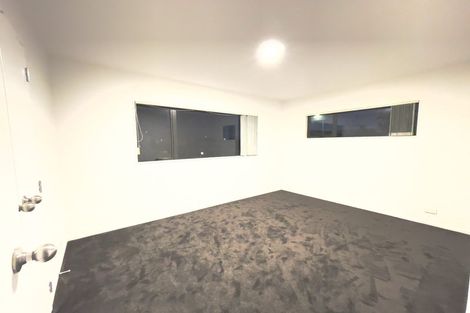 Photo of property in 32 Spalding Rise, Golflands, Auckland, 2013