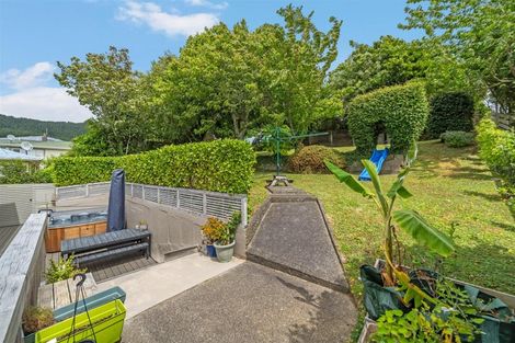 Photo of property in 76 Redwood Avenue, Tawa, Wellington, 5028