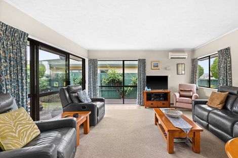 Photo of property in 82a Church Road, Taradale, Napier, 4112