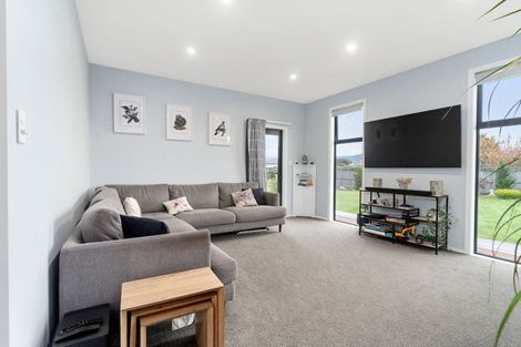 Photo of property in 7 Takahe Drive, Carterton, 5713