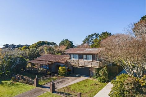 Photo of property in 27 Donnelly Street, Oakura, 4314