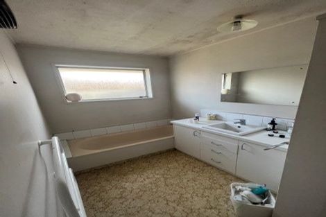 Photo of property in 1/28 Sawtell Place, Northcote, Christchurch, 8052