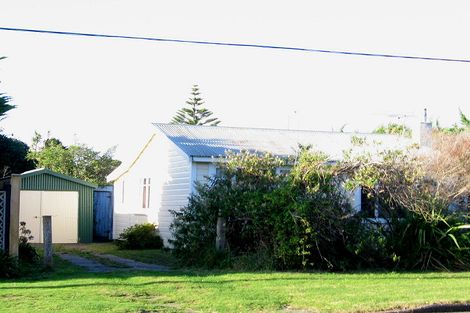 Photo of property in 29 Rauparaha Street, Waikanae Beach, Waikanae, 5036