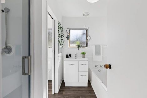 Photo of property in 65a Vardon Road, St Andrews, Hamilton, 3200