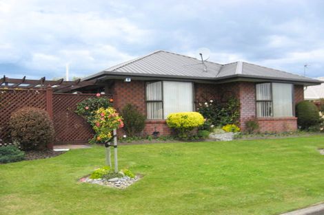 Photo of property in 1/6 Innisfree Place, Northwood, Christchurch, 8051