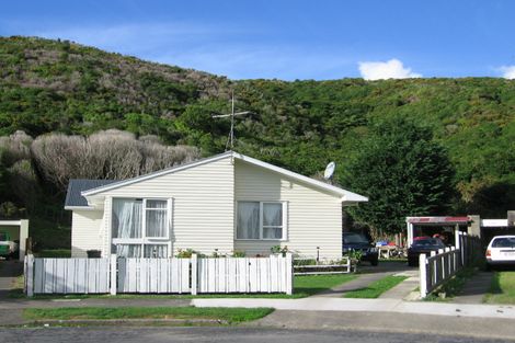 Photo of property in 11 Carnavon Place, Cannons Creek, Porirua, 5024