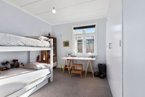 Photo of property in 39 Pukatea Street, Eastbourne, Lower Hutt, 5013