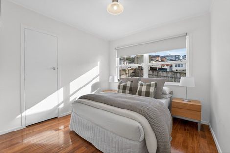 Photo of property in 1/5 Woodall Place, Totara Vale, Auckland, 0627