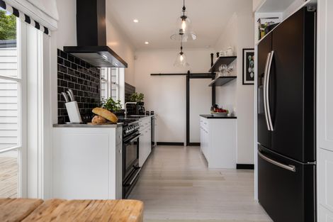 Photo of property in 155 Victoria Street, Cambridge, 3434