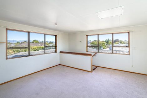 Photo of property in 27 Wavell Crescent, Lansdowne, Masterton, 5810