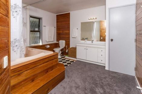 Photo of property in 1 Naviti Place, Browns Bay, Auckland, 0630