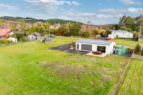 Photo of property in 28 Lakeview Street, Waihola, 9073