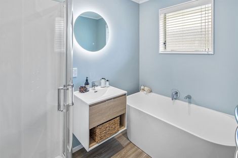 Photo of property in 7 Cyril Way, Paparangi, Wellington, 6037