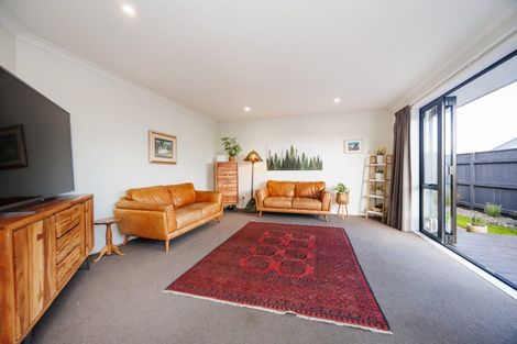 Photo of property in 35 Chestnut Close, Kelvin Grove, Palmerston North, 4414