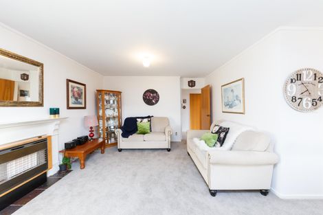 Photo of property in 140 Ruapehu Drive, Fitzherbert, Palmerston North, 4410