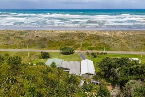 Photo of property in 61 Marine Drive, Te Kopuru, 0371