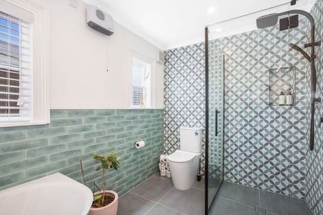 Photo of property in 4b Bay Drive, Titahi Bay, Porirua, 5022